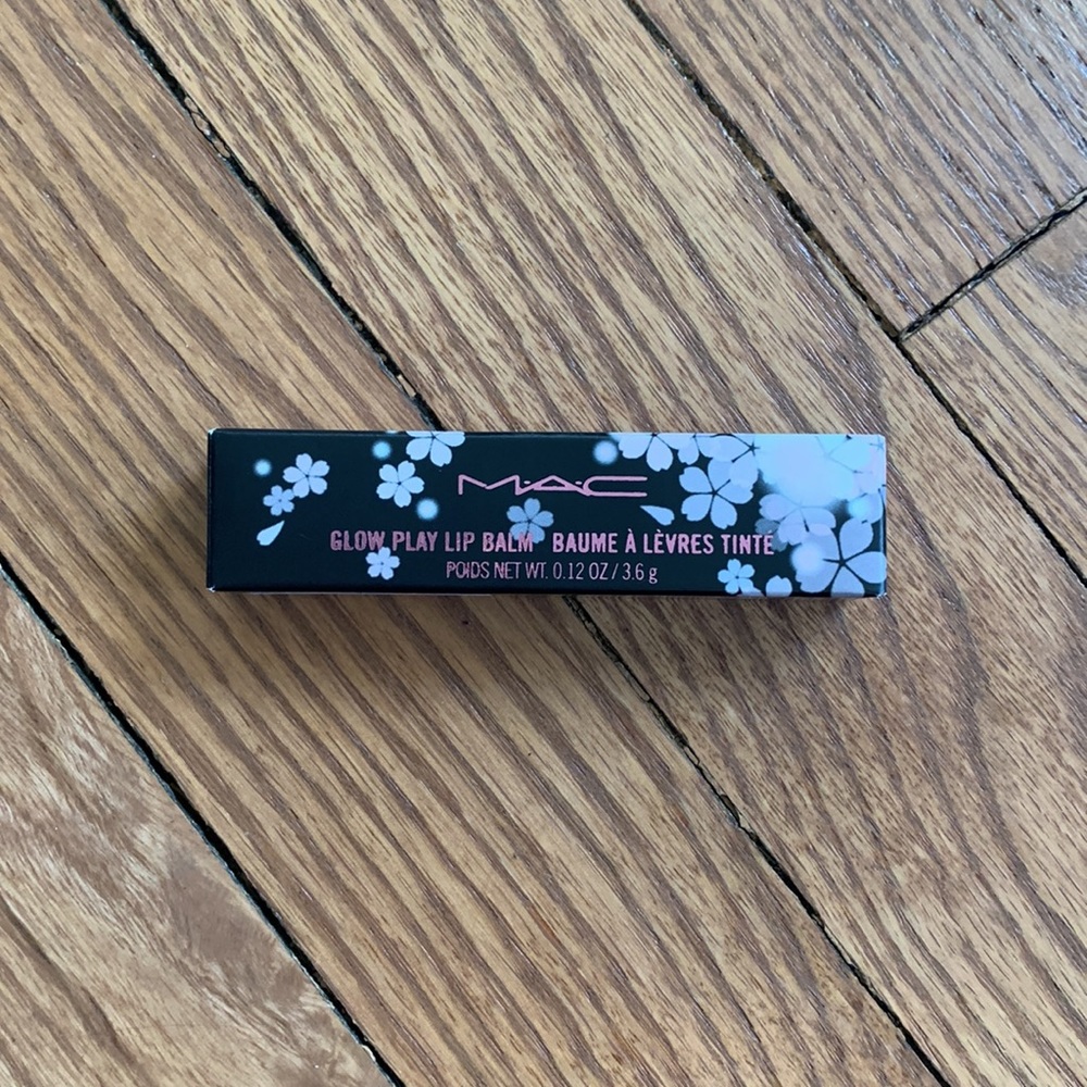 Mac glow play lip balm color: floral coral